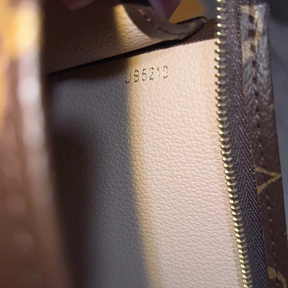 Louis Vuitton toiletry 26 in monogram
